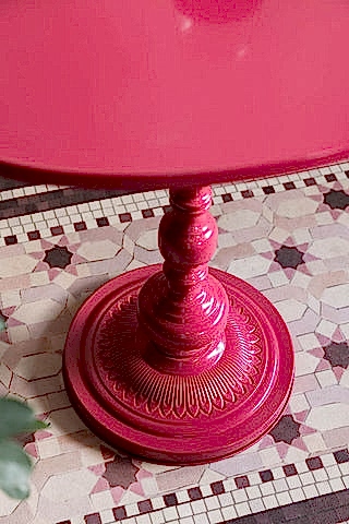 The patterned base of the Hot Pink Heart Metal Side Table.