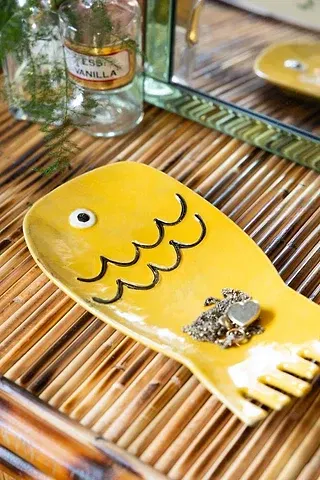 Lifestyle image of the Yellow Fish Display Dish